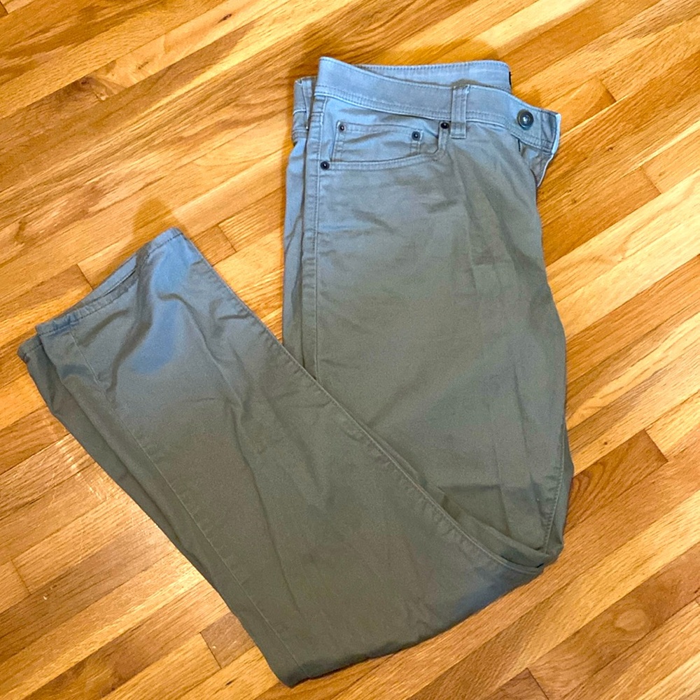 EUC Kirkland brand tan Khaki pants, size 34x32